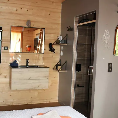 Le De La Femme Du Pecheur Chalet Peigney